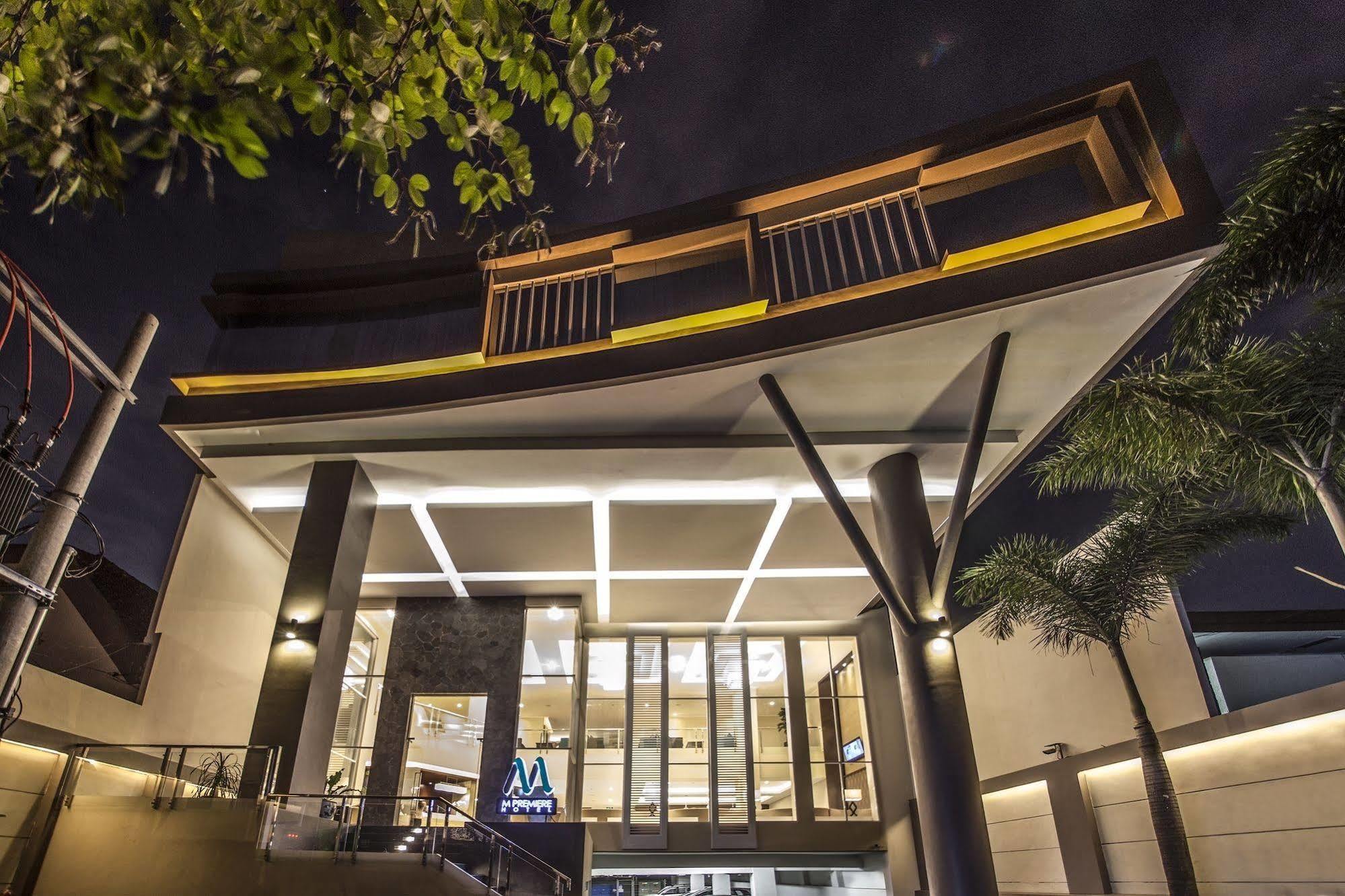 M Premiere Hotel Dago Bandung Esterno foto